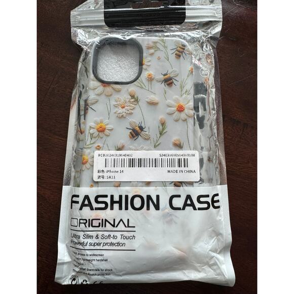 Other Other - NWT iPhone 14 Floral Bee Case Daisy Cottagecore Clear Phone Cover